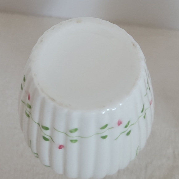 2 Pc Set White Porcelain Rose Bud Print Vase's - Picture 8 of 9